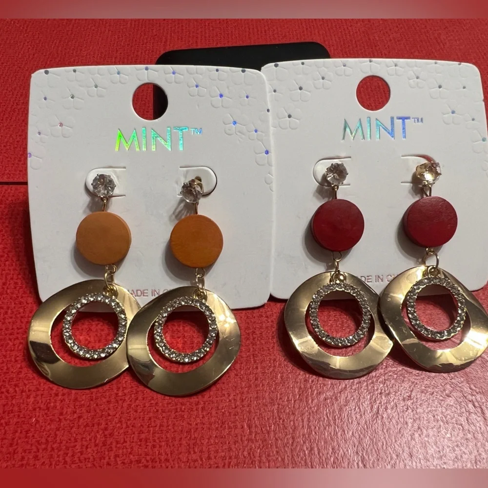 🌸4/$25 Bundle of 2 Mint Wood Dangling Earrings